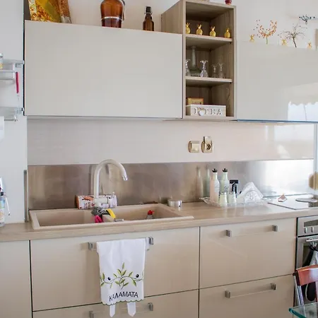 Bay View Apartment *